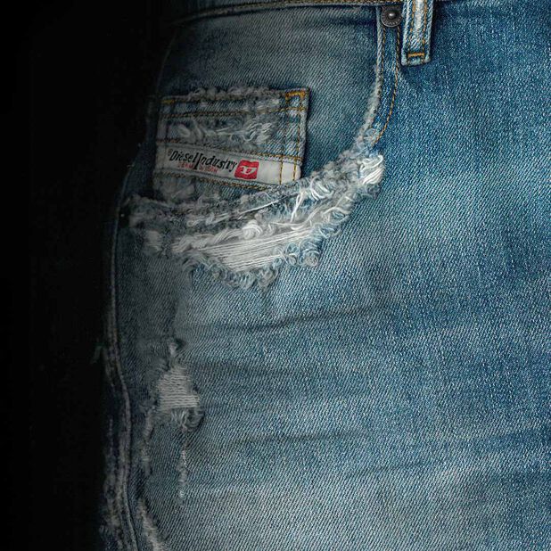 <div class="module-11__title"><div class="pd-heading__container">








    <h3 class="pd-heading pd-h3-style pd-text-align-left pd-heading-small"  style='' >
         Diesel DNA washes
    </h3>
</div><div class="pd-icon">

    


    
    
        
            <style>
            #icon-arrow-cta-7fd382655b9b105dc069d40c4f{
                fill:;
            }
            </style>
        
        <svg id="icon-arrow-cta-7fd382655b9b105dc069d40c4f" class="icon-arrow-cta">
            <use xlink:href="/on/demandware.static/Sites-DieselEUN-Site/-/default/dw0bd8be28/imgs/sprite.svg#arrow-cta"/>
        </svg>
    



</div></div>