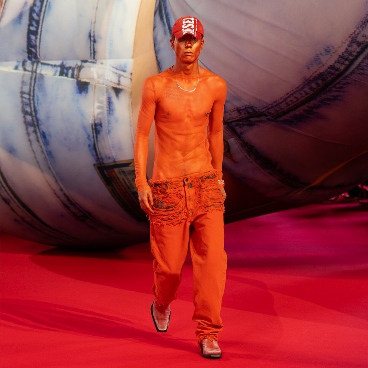 <div class="module-8__title"><div class="pd-heading__container">








    <h3 class="pd-heading pd-h3-style pd-text-align-left pd-heading-small"  style='' >
         Runway Limited Edition
    </h3>
</div><div class="pd-icon">

    


    
    
        
            <style>
            #icon-arrow-cta-0a730c68990ec5c27d77fc3bd2{
                fill:;
            }
            </style>
        
        <svg id="icon-arrow-cta-0a730c68990ec5c27d77fc3bd2" class="icon-arrow-cta">
            <use xlink:href="/on/demandware.static/Sites-DieselEUN-Site/-/default/dw0bd8be28/imgs/sprite.svg#arrow-cta"/>
        </svg>
    



</div></div>