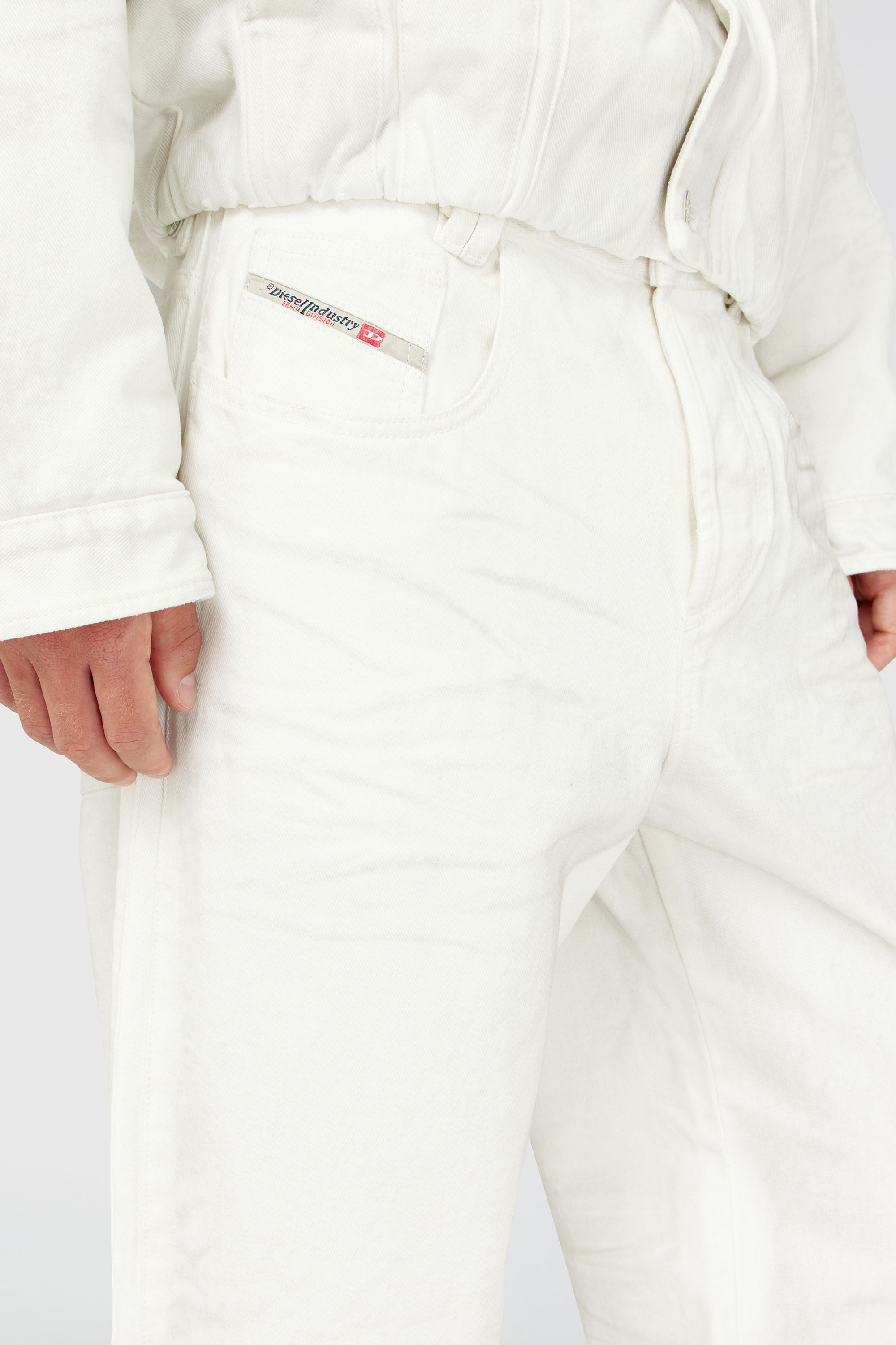 Diesel - Unisex's Relaxed Jeans 1982 D-Hakou 007GG, White - 9
