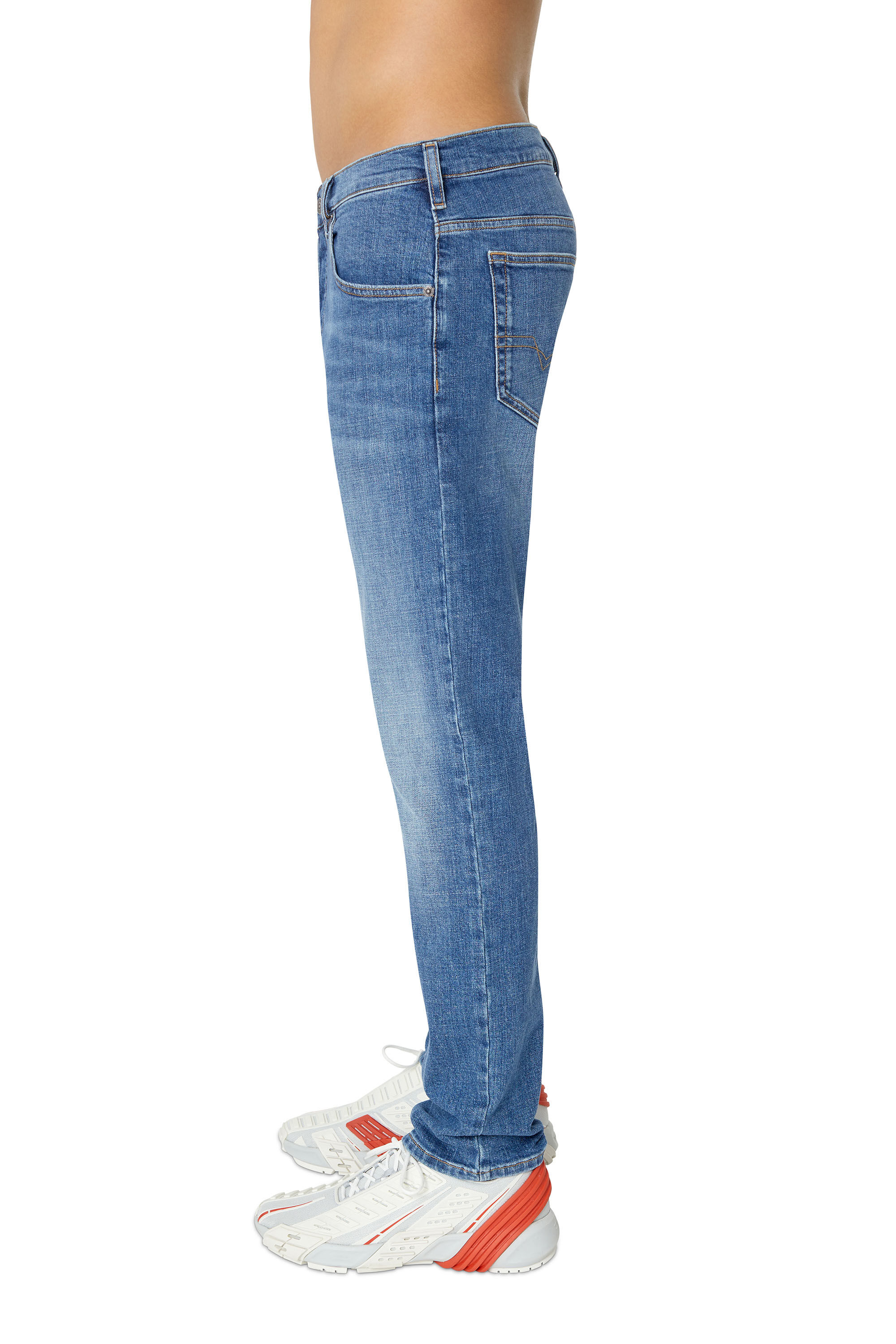 Diesel - D-Yennox 0IHAT Tapered Jeans, Medium blue - Image 5