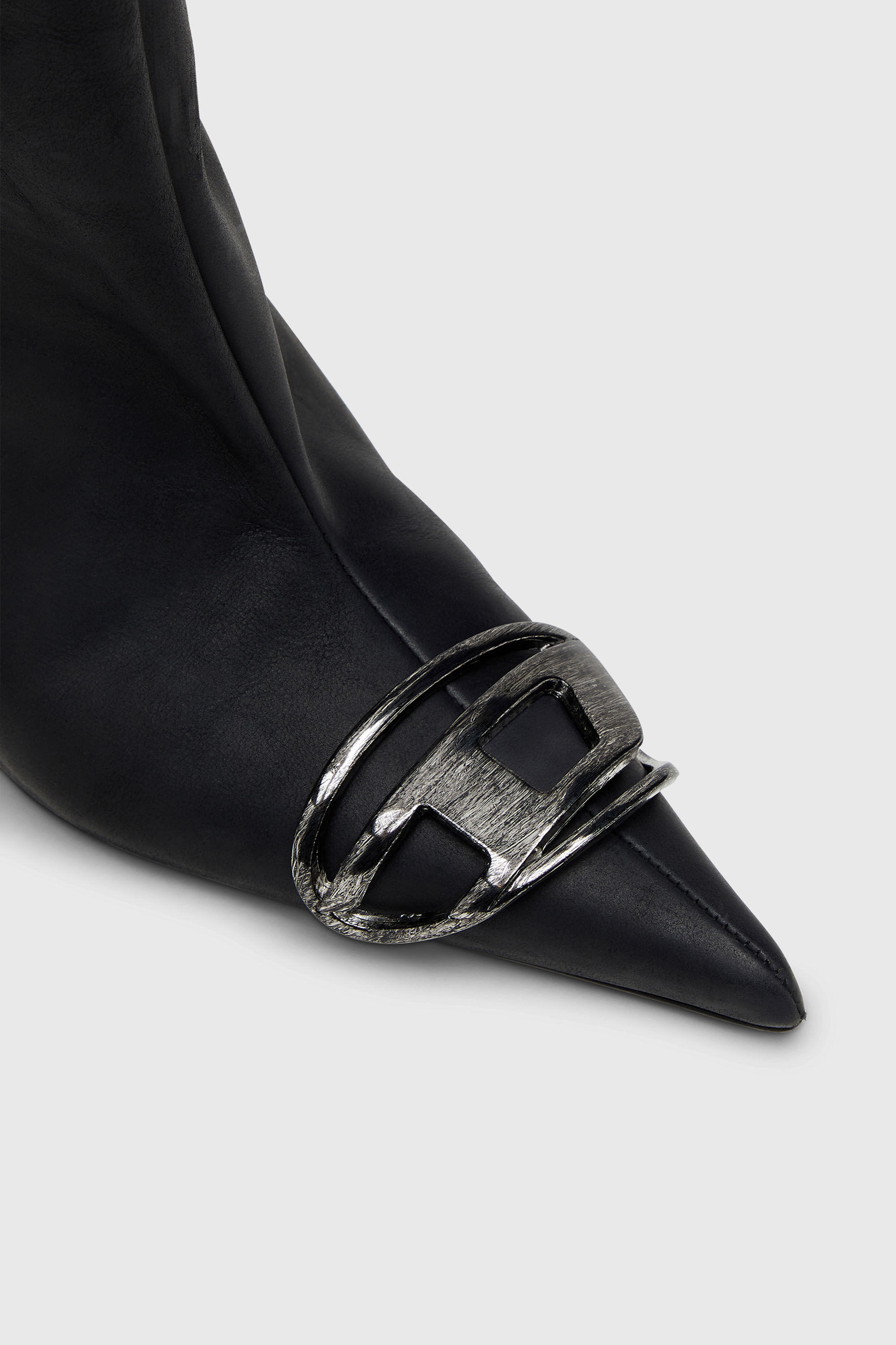Diesel - D-VENUS 40 KB TUBE, Woman's D-Venus-Knee-high boots in oiled leather in Black - 5