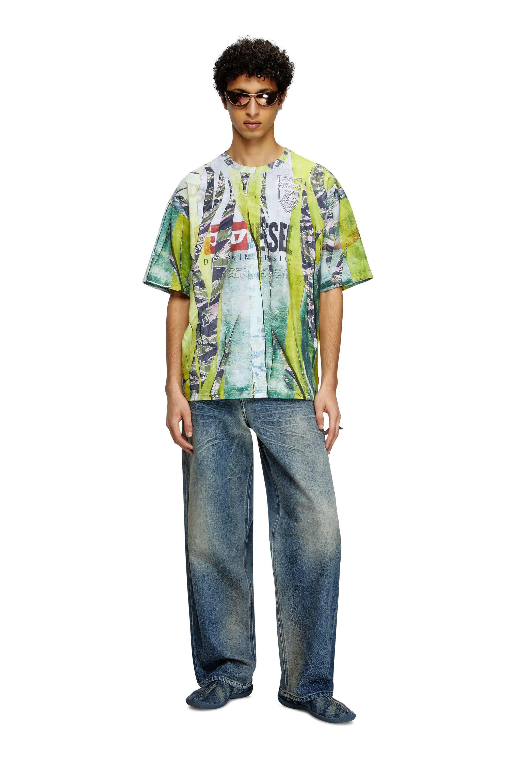 Tシャツ・カットソー DIESEL LOGO TROMPE L'OEIL CRACKED PRINT T-SHIRT Diesel Men's T-Shirt with Trompe L'oeil Print | Neiman Marcus