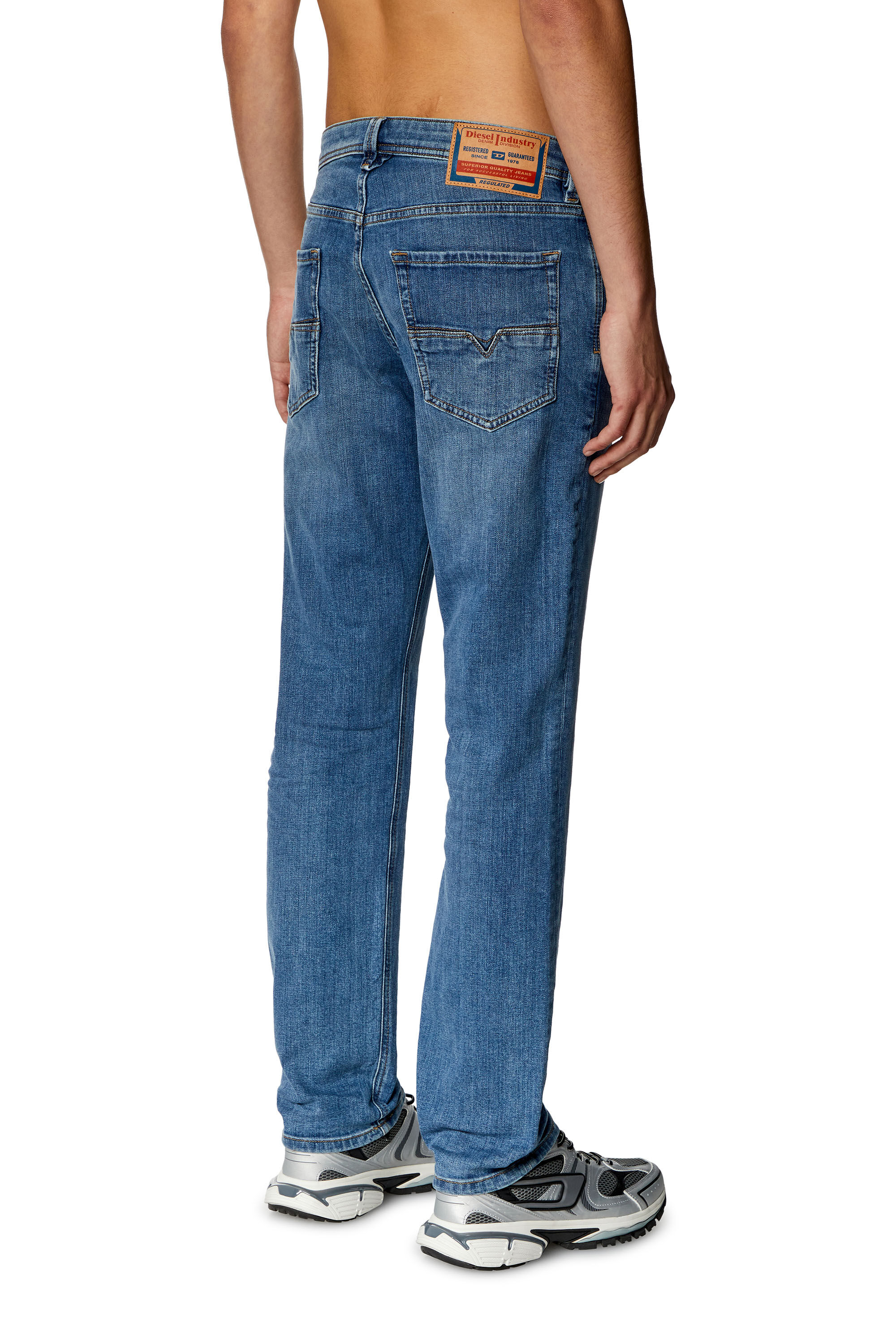 Men's Regular Jeans | Low Waist 1986 Larkee-BeexLight Blue | Diesel FI