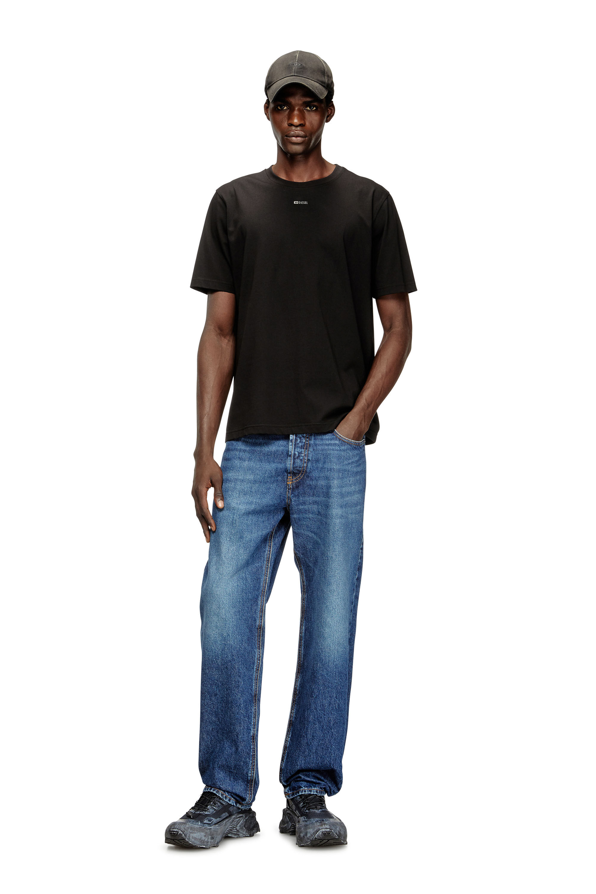 DIESEL ブラック Tシャツ Men's T-shirt with micro metal logo | Black | Diesel FI