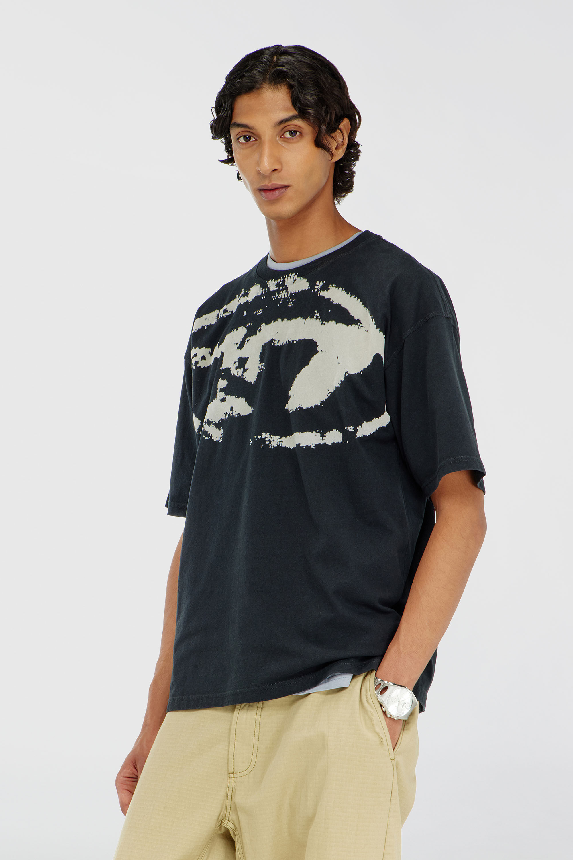Men's T-shirt with distressed flocked logo | Black | Diesel FI