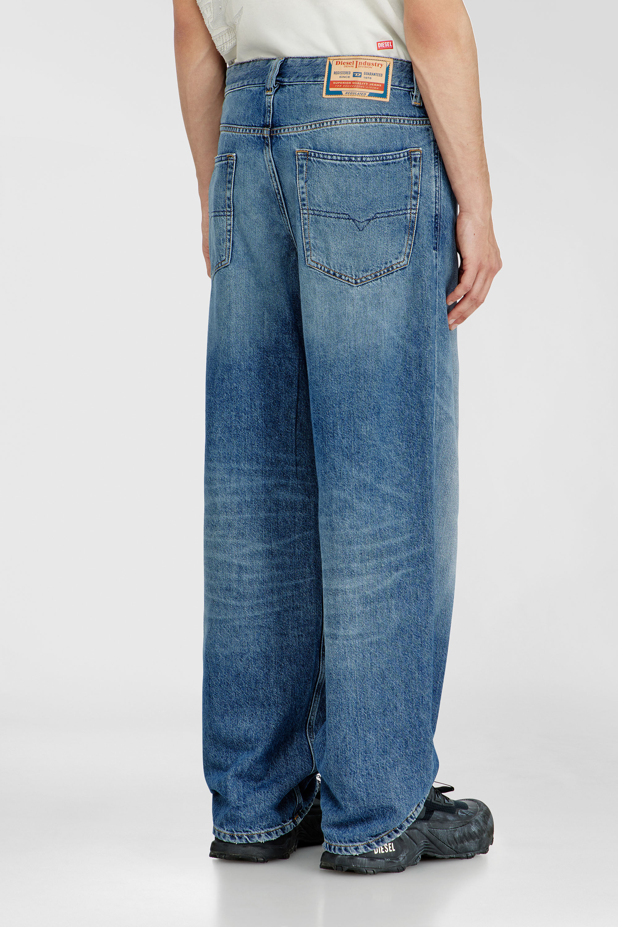 Diesel - Man's Relaxed Jeans 2001 D-Macro 09P61, Medium blue - 5