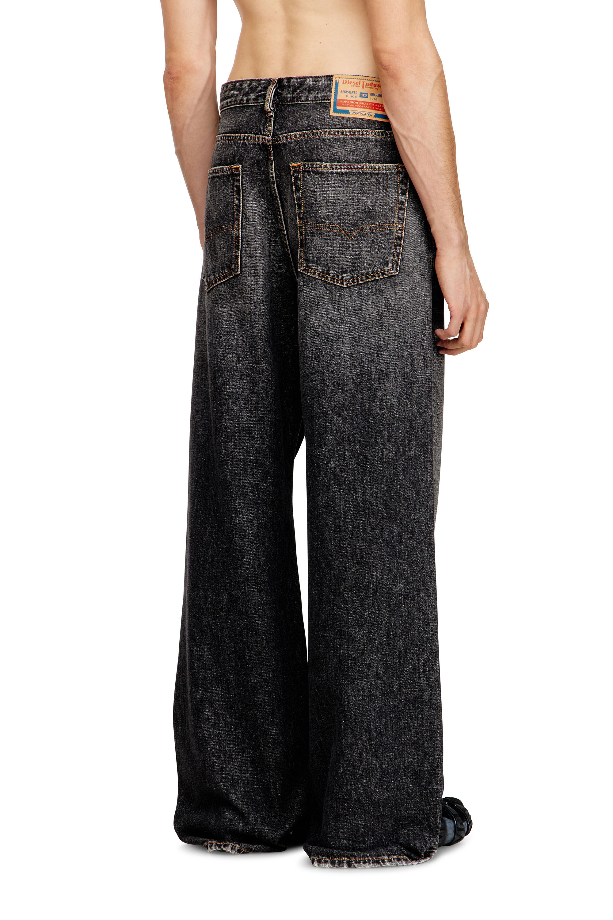 Men's Relaxed Jeans | Low Waist D-RiseBlack/Dark grey | Diesel FI