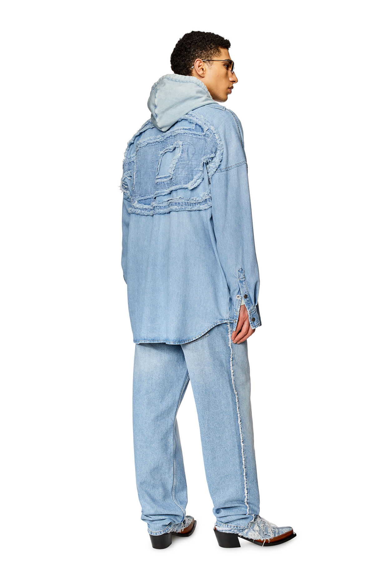 Shirt in denim with distressed logo